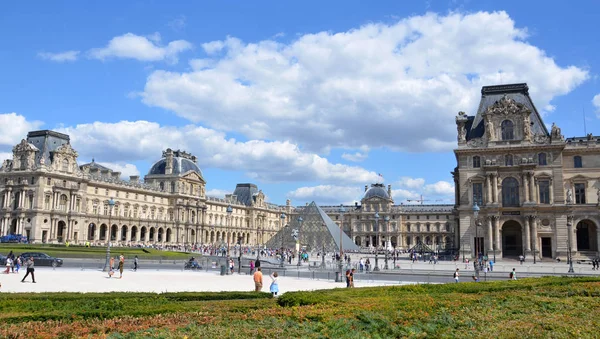 Museo del Louvre, París — Foto de Stock