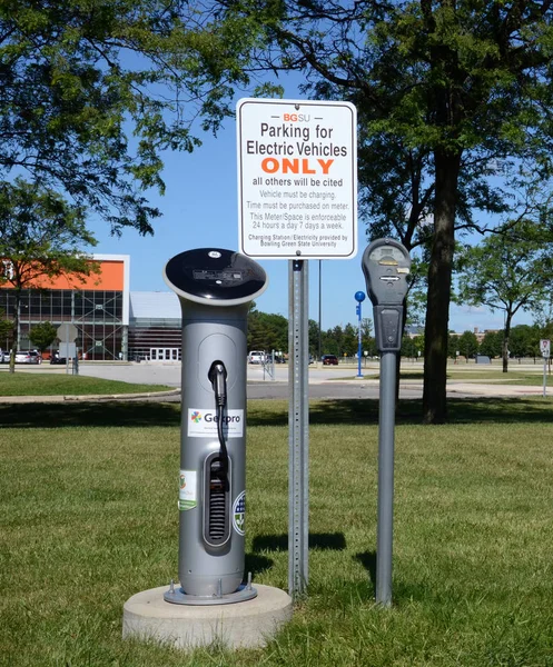 Electric charger at Bowling Green State University — Stock Photo, Image