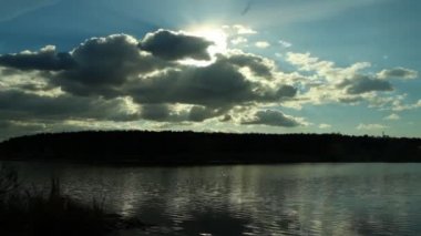 Bulutların Arasında Güneş