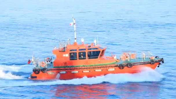 Guarda Costeira Turca Atravessa Estreito — Vídeo de Stock