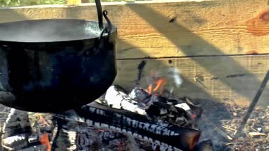 şenlik ateşi kazan yangın duman yakacak odun