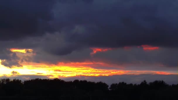 Outono amanhecer nuvens da noite natureza — Vídeo de Stock