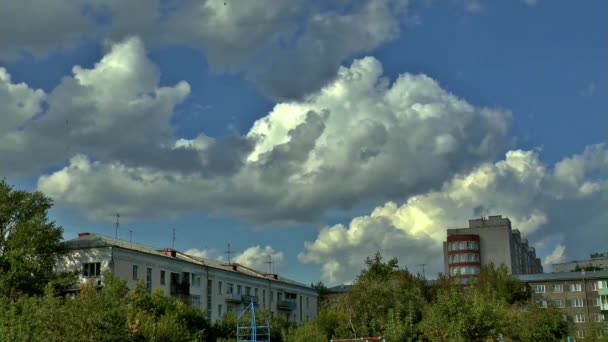 Σύννεφα ταχύτητα πόλης κατασκευή — Αρχείο Βίντεο