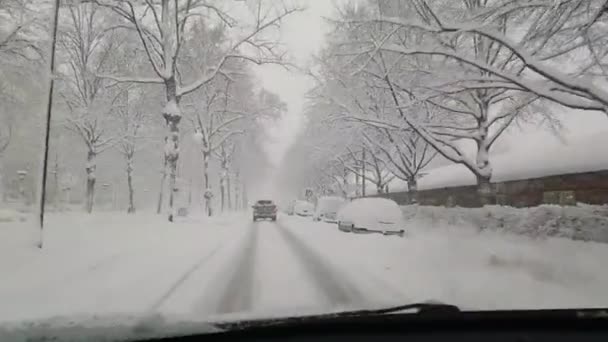 Hó a téli autó stockholm Svédország — Stock videók