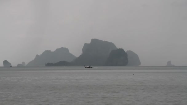 Longtail boat floats Ao Nang, Krabi Province, Thailand. Ao Nang beach, Krabi, Thailand — Stock Video