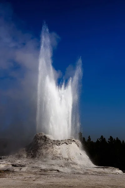 Castle geyser — Stock Photo, Image
