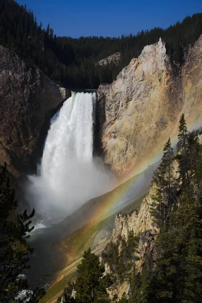 Yellowstone lägre hösten och dess rainbow — Stockfoto