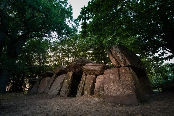 Dolmens são encontrados em toda a região celta, como as taxas Roche aux — Fotografia de Stock