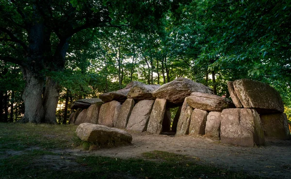 O Roche aux f =es é o maior dolmen encontrado na Bretanha — Fotografia de Stock