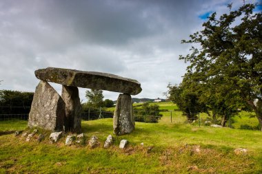 Armach ilçesinde Balykeel dolmen turu