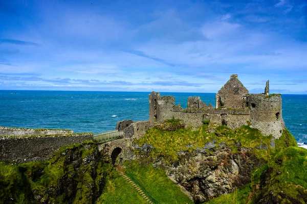 Ruins of Dunluce castle in Northern Ireland — Stock Photo, Image