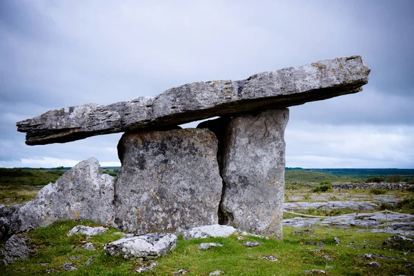 Tampo da mesa dolmen de Poulnabrone em Clare — Fotografia de Stock