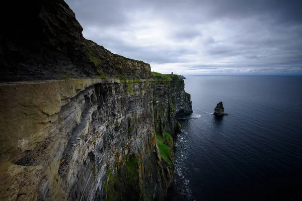 Capa de arenisca y esquisto en el acantilado de Moher — Foto de Stock