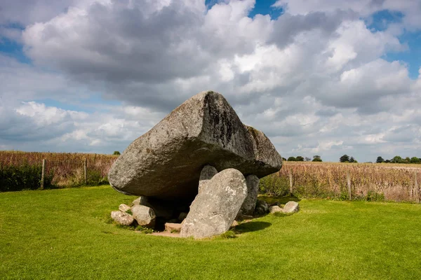Túmulo portal Brownshill ou dolmen — Fotografia de Stock