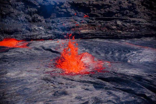 Lava Jets Out Erta Ale Lake — ストック写真