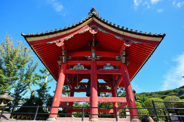 Templo Kiyomizu en Kyoto Japón, día soleado — Foto de Stock