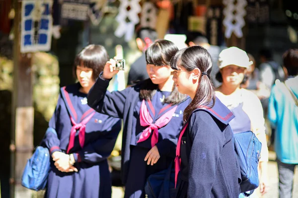 Kyoto, Japan, oktober 09,2016: japanska skolflickor i Kyoto w — Stockfoto