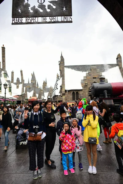 日本大阪-2016 年 10 月 13 日︰ 魔法世界的哈利宝 — 图库照片
