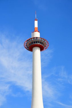 Kyoto tower ile mavi gök, Japonya