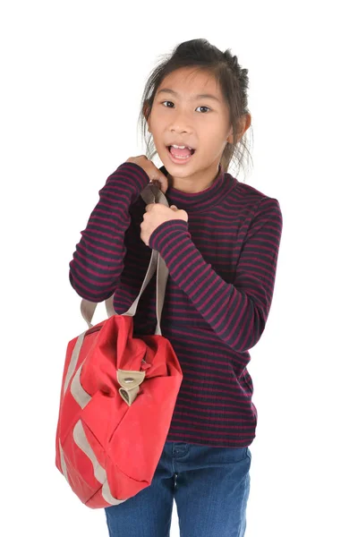 Chica asiática sosteniendo bolsa roja sobre fondo blanco — Foto de Stock