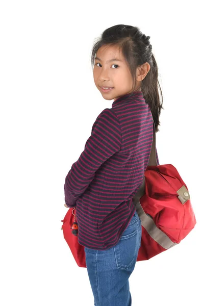 Chica asiática sosteniendo bolsa roja sobre fondo blanco — Foto de Stock