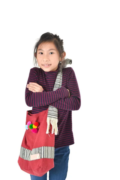 Азиатка держит красную ткань мешок на белом фоне — стоковое фото