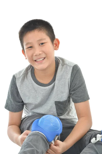 Happy Asian boy wearing knee guard for playing roller blades on — Stock Photo, Image
