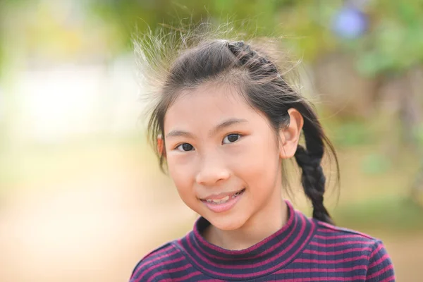 Closeup smiling little girl, Outdoor potrait — Stock Photo, Image