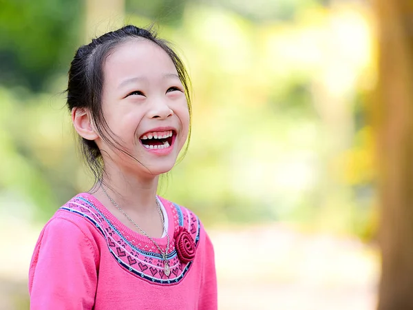 Outdoors portrait of happy Asian girl. — Stock Photo, Image