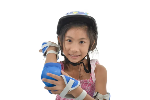 Happy Asian girl wearing hand and headguard for playing roller b — Stock Photo, Image