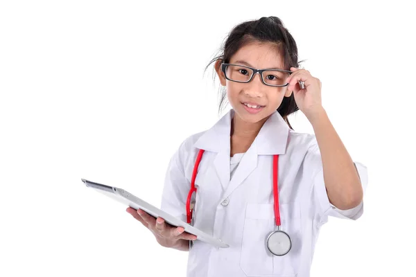 年轻的女医生使用平板电脑-孤立在白色的背景 — 图库照片