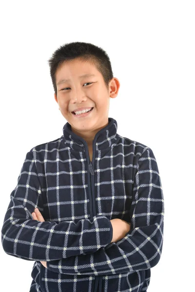 Porträt eines asiatischen Jungen, der auf Weiß lacht. — Stockfoto