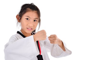 Asyalı çocuk e giyen çocuk beyaz zemin üzerine oturan dizüstü bilgisayar ile