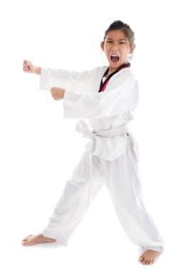 Tae Kwon Do Asyalı kız beyaz arka plan üzerinde