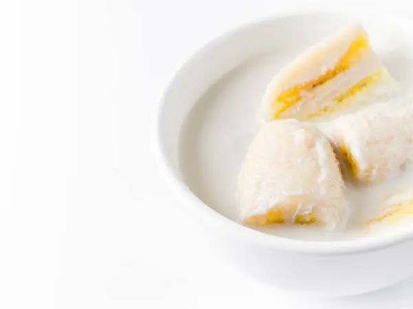 Banaan in kokosmelk, gekookte Thaise dessert. — Stockfoto