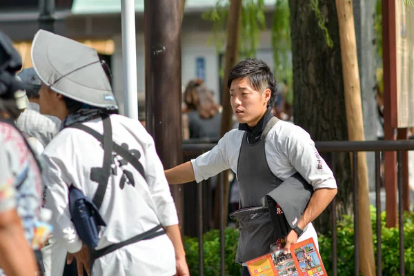 KYOTO, JAPON - 09 OCTOBRE 2016 : Un Jinrikisha non identifié à Kyoto, au Japon. Le mot jinrikisha est d'origine japonaise et signifie véhicule à propulsion humaine . — Photo