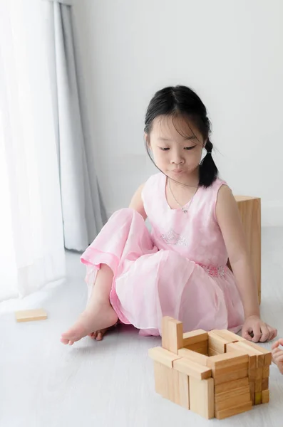 Child playing wooden block at home. — Stock Photo, Image