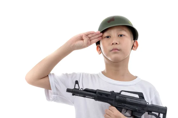 Asiatische Junge mit Waffe isoliert auf weißem Hintergrund — Stockfoto