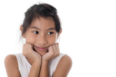 mutlu kız beyaz zemin üzerine.