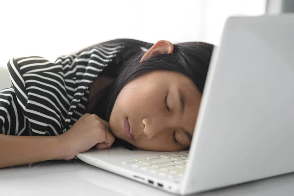 Sleeping girl with laptop at home. — Stock Photo, Image