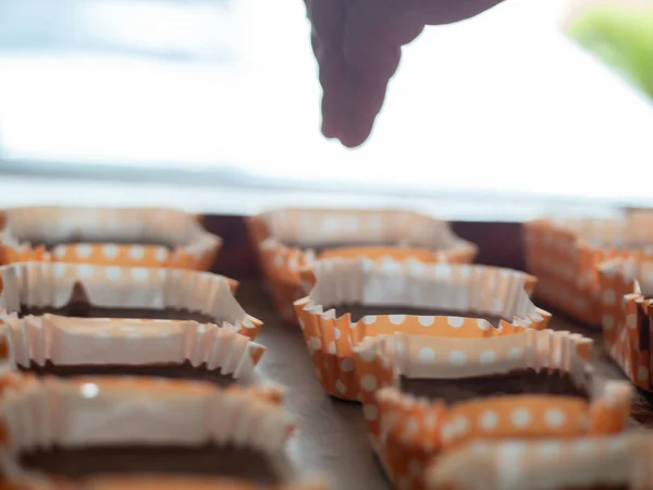 Motion blur spreading almonds sliced on homemade chocolate cupca — Stock Photo, Image