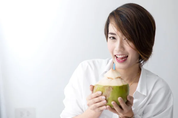 Asian cute girl relax with coconut  drink in white room, lifesty — Stok fotoğraf