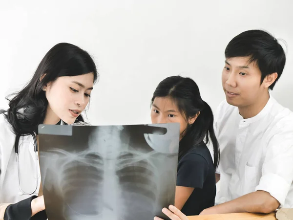 Asian Doctor Child Patient Looking Xray Film Together — Stock Photo, Image