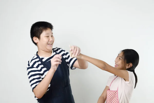 Asiatiska Preteen Pojke Och Flicka Förbereder Deg För Att Göra — Stockfoto