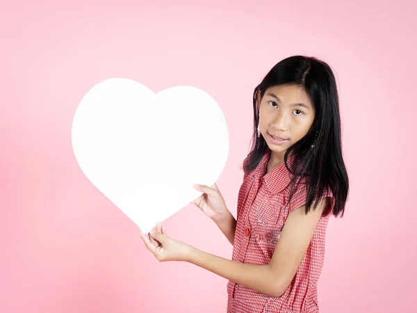 Asian Preteen Girl Holding White Heart Shape Speech Bubble Pink — Stock Photo, Image