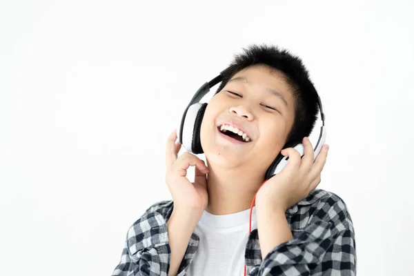 Gordura Ásia Preteen Menino Usando Fone Ouvido Branco Parede — Fotografia de Stock