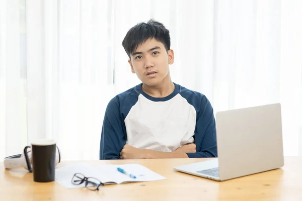 Ázsiai Tinédzser Használ Laptop Otthoni Oktatás Koncepció Során Koronavírus Keresztbe — Stock Fotó