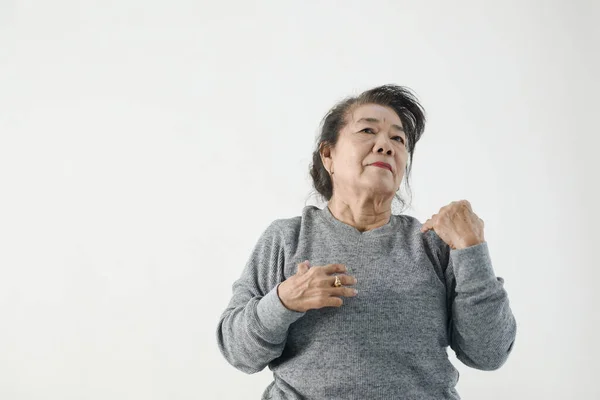 亚洲老年妇女在家做运动和跳舞 待在家里的生活方式观念 — 图库照片