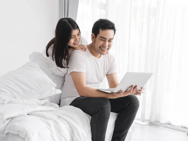 Happy Asian Couple Using Laptop Bed Together Home Lifestyle Work — Foto de Stock