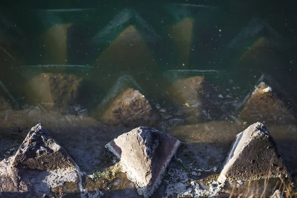 Tekstura Zamarzniętego Rozszczepionego Lodu Jeziorze Turkusowy Lód Jeziorze Zamarzł Trójkątnych — Zdjęcie stockowe